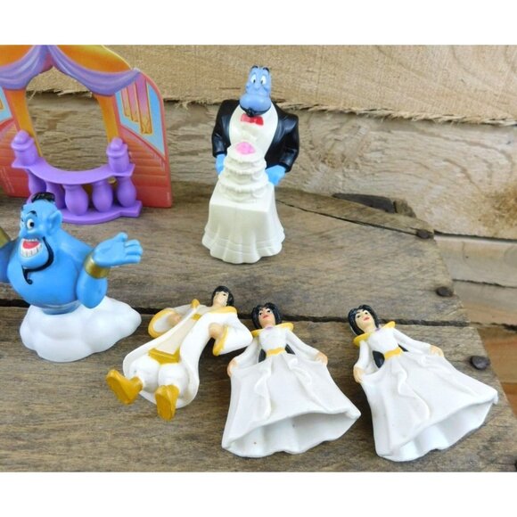 Lot of Vintage Disney Aladdin Plastic Figurines Playset Pieces Genie Jasmine - Picture 4 of 8
